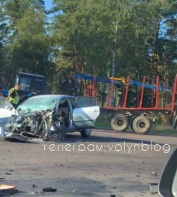 Від машини залишилась купа брухту: на Волині у жахливій аварії загинула людина