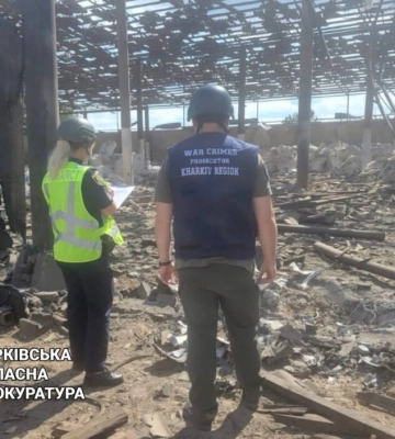 Російські боєприпаси пошкодили агрофірму, медзаклад та лінію електропередач на Харківщині