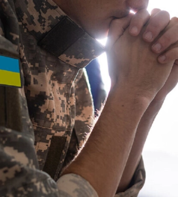 У Чернівцях п&#039;ятеро чоловіків побили військового