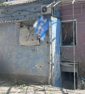 Последствия обстрела Херсона: Ранены 3 человека, в том числе 7-летняя девочка. ФОТО