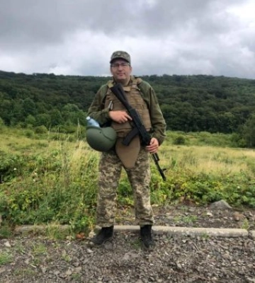 Ще одного загиблого героя везуть з фронту до Закарпаття в місто Тячів - подробиці