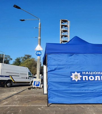 Полиция Днепра документирует последствия ночного ракетного удара врага