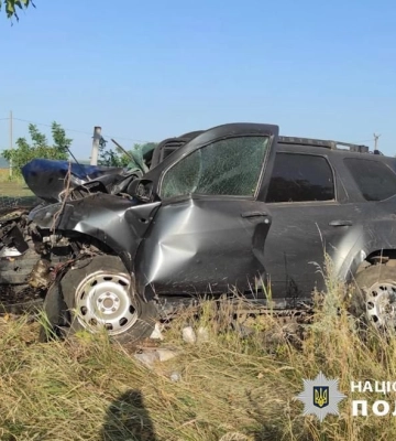 Смертельна "зустріч" з деревом: на Одещині автомобіль злетів з дороги, - ФОТО