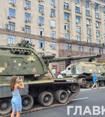 Багато техніки, Путін на палиці, незвичні аніматори. День Незалежності у Києві: фото