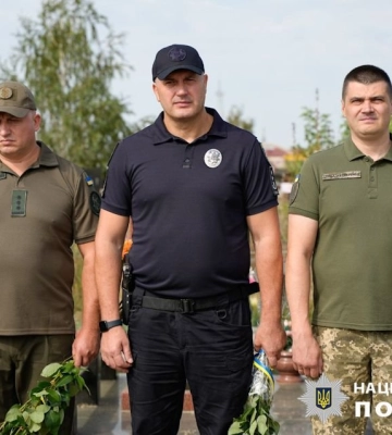 Поліцейські Одещини вшанували пам’ять героїв, які віддали життя за Україну, - ФОТО