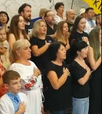 В Харькове хор исполнил гимн Украины в метро (видео)