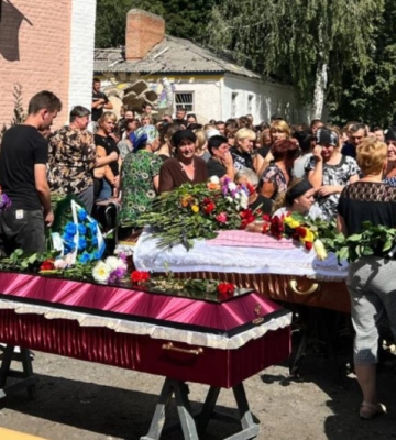 Роменська громада провела в останню путь освітян, які загинули від російського «шахеда»