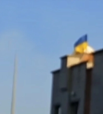 Над оккупированным Бердянском патриоты подняли украинский флаг
