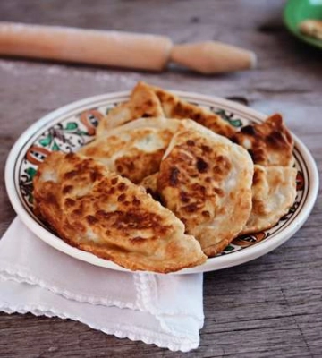 Вкус Крыма на столе – рецепт плацинды с сыром и зеленью