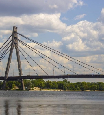 Від сьогодні частково обмежений рух на Північному мосту в Києві