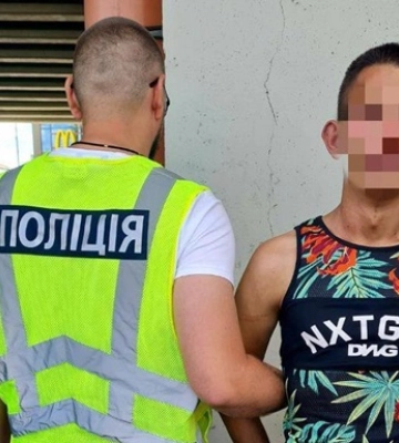 В Киеве судимый за дезертирство развращал 12-летнюю девочку