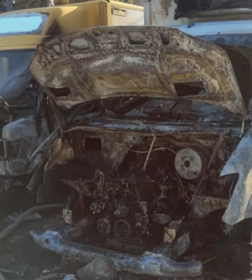 У Дніпрі спалахнула вантажівка, вогонь перекинувся на автомобілі поряд (ФОТО)