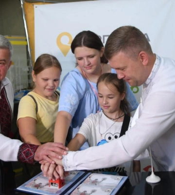 Скинули тоталітарний режим: у Рівному погасили нову марку (ВІДЕО)