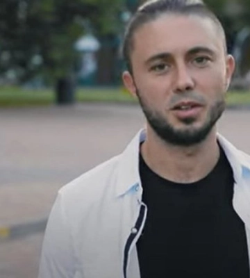 «Ніколи не жили на широку ногу». Тарас Тополя розповів, скільки витрачає на життя і коли Alyosha з дітьми повернеться до України