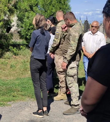 Проводжали в останню дорогу кілька сотень людей: на Волині попрощалися з молодим військовим