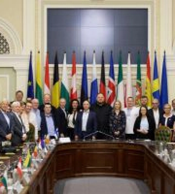 Голова Верховної Ради України Руслан Стефанчук зустрівся з делегацією європейських парламентаріїв United for Ukraine