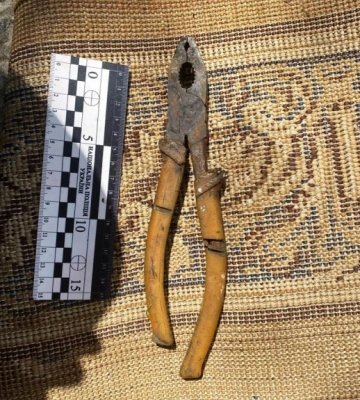 У Дніпрі чоловік побив свого знайомого плоскогубцями по голові та пограбував