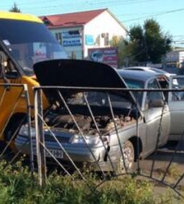 ДТП легковика та маршрутки у Полтаві: п’ятеро людей травмовані