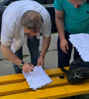 Подделывала справки для уклонистов: правоохранители сообщили о поджоге главе ВВК в Киеве