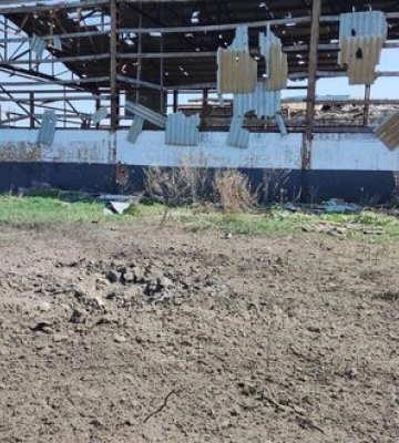 Рашисти вдарили по Хрещенівці на Херсонщині: Пошкоджено будівлю фермерського господарства. ФОТО