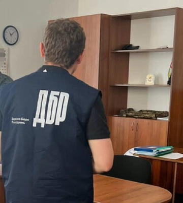Рідню очільників Івано-Франківська та місцевих футболістів фіктивно зарахували на службу, - ДБР. ФОТОрепортаж