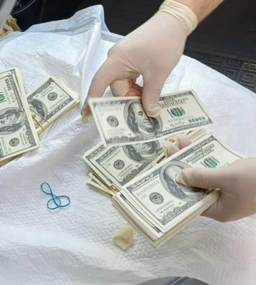Хотели продать полмиллиона поддельных долларов: в Киеве разоблачили фильшивомонетчиков 