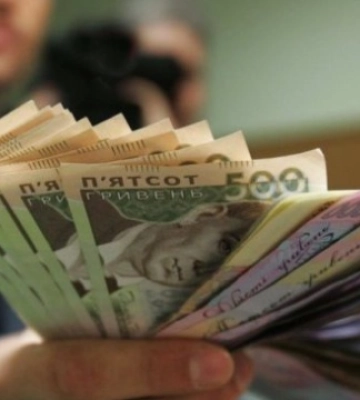 Працівникам держустанов та соцпрацівникам на небезпечних територіях підвищили зарплатню