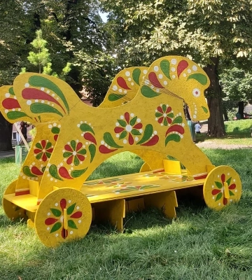 У парку на Валах біля ЛОВА встановили великі яворівські забавки