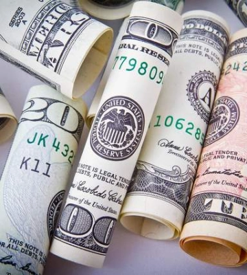 Фальшивомонетчики пытались продать полмиллиона поддельных долларов