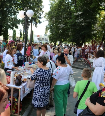 У День Незалежності Рівненщина ярмаркувала: спільними зусиллями вдалося зібрати 280 тисяч гривень