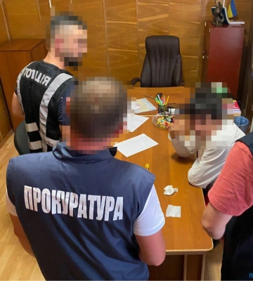 Киянин у Львові за 5 тис євро  попросив видалити з мобільного дитячу порнографію