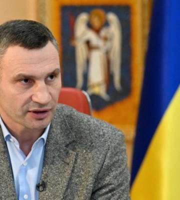 У Печерському районі Києва горить житловий будинок