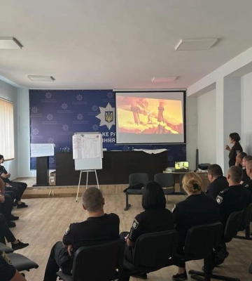 Поліцейські Закарпаття пройшли тренінг щодо правил спілкування з громадянами у конфліктних ситуаціях