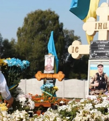 Вшанували пам&#039;ять полеглих воїнів російсько-української війни  на міському кладовищі Франківська