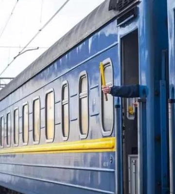 Через сходження вантажних вагонів на Полтавщині затримуються поїзди: які та на скільки
