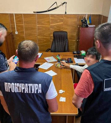 Мужчина пытался договориться о закрытии дела о детской порнографии и получил второе подозрение