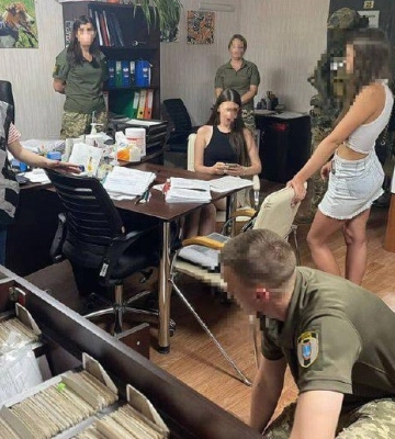 Незаконно переправляли ухилянтів за кордон – затримано співробітника військово-лікарської комісії в м. Одеса та двох спільників