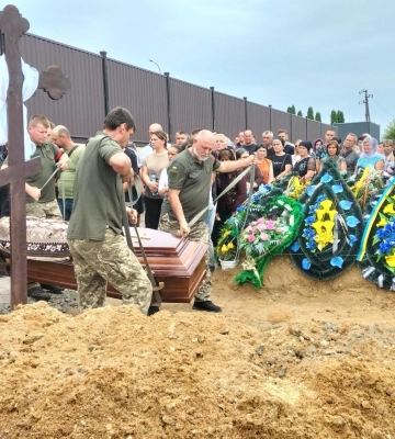 У Рожищі в останню земну дорогу провели захисника України Андрія Кобача