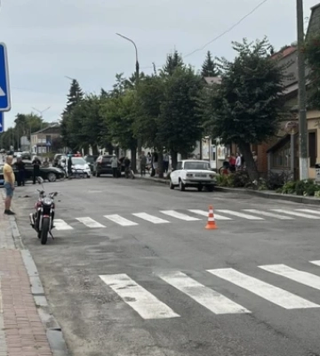 Жінку відкинуло на кілька метрів: з&#039;явилось відео моменту аварії у Рожищі