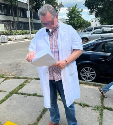 Ще один голова ВЛК у Києві підробляв довідки для виїзду військовозобов’язаних за кордон
