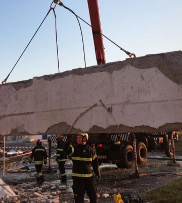 В ДСНС розповіли про ліквідацію ракетного удару по Луцьку: чи працює підприємство та який стан травмованих