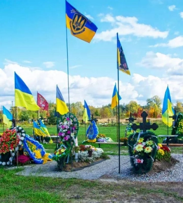 У Полтаві в День пам’яті захисників України збільшать кількість транспорту до кладовищ