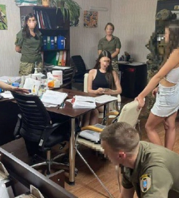 В Одесі співробітник ВЛК та адвокат незаконно переправляли ухилянтів за кордон