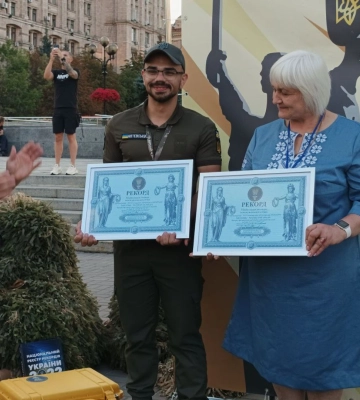 В Украине установили новый рекорд по плетению маскировочной сетки