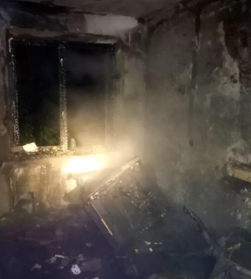 У Нікопольському районі з пожежі в квартирі вночі врятували двох чоловіків