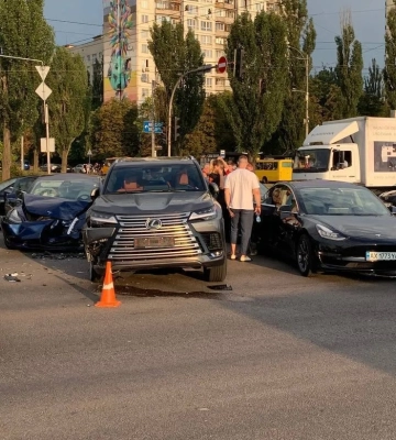 ДТП на $200 тысяч: блогер Даша Квиткова попала в масштабную аварию в Киеве, — соцсети 