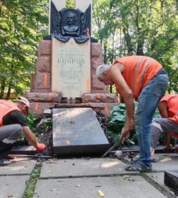У Чернівцях останки радянських військових перепоховають з братської могили у парку Шевченка