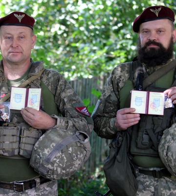 Миколаївські десантники отримали нагороди за мужність і відвагу в боротьбі з окупантами