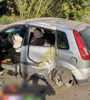 На Черкащині автомобіль в’їхав у дві електроопори: загинула дитина