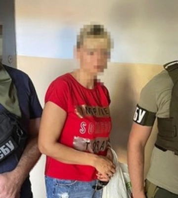 Наводила російські &quot;Гради&quot;  і &quot;шахеди&quot;: в Херсоні СБУ затримала російську інформаторку, фото